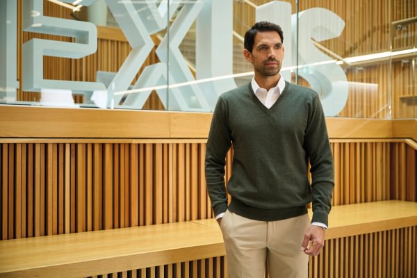 Herren V-Neck Pullover BERLIN Merinoblend von Brook Taverner